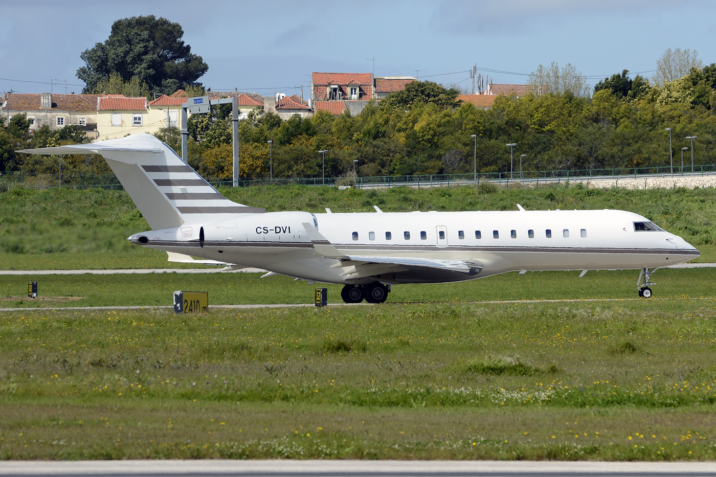 CS-DVI · Bombardier BD-700-1A10 Global Express · (LIS / LPPT)