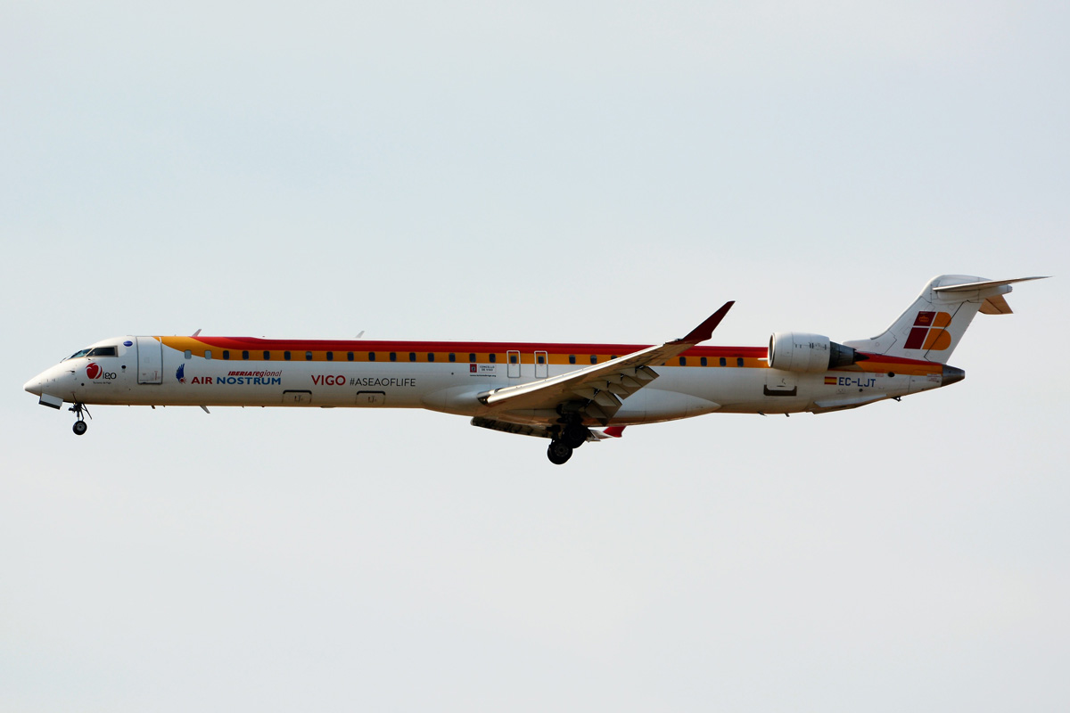 EC-LJT · Bombardier CRJ-1000 · (IBZ / LEIB)