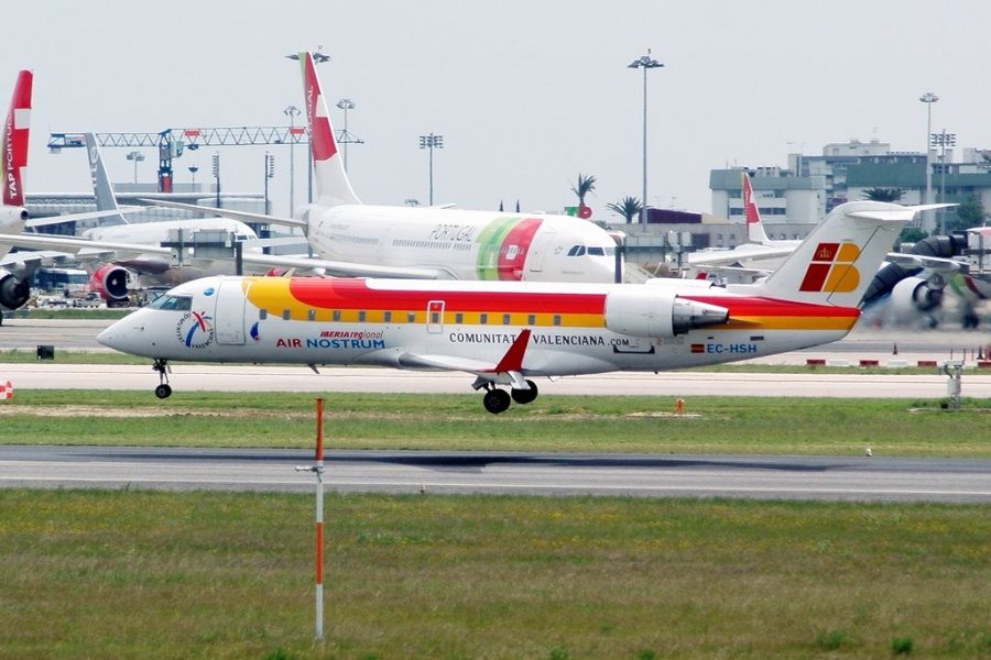 EC-HSH · Bombardier CRJ-200ER · (LIS / LPPT)