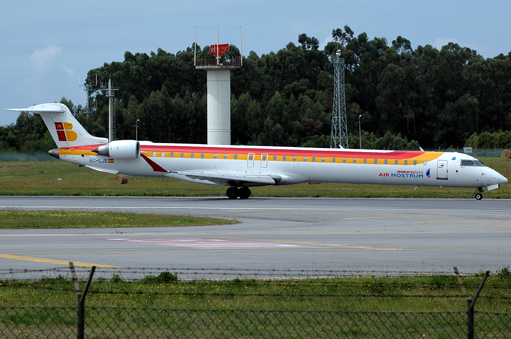 EC-LJS · Bombardier CRJ-1000 · (OPO / LPPR)