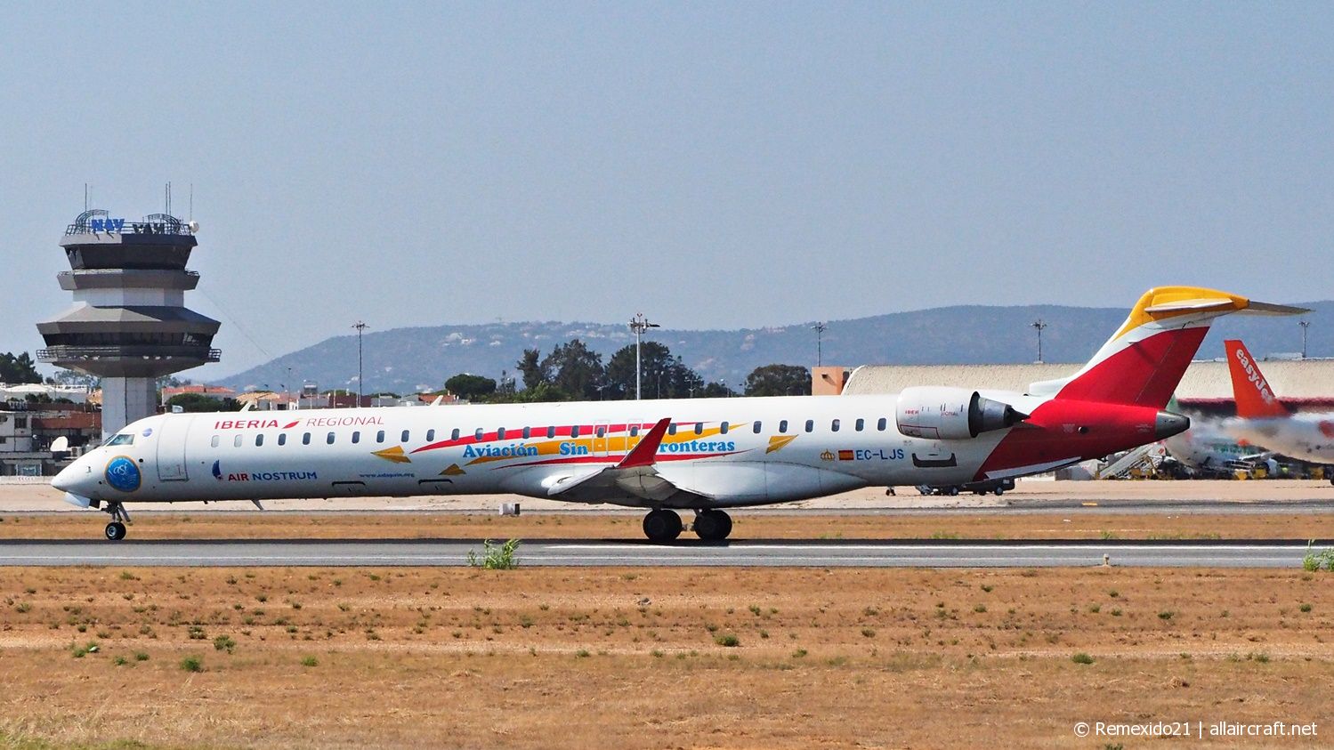 EC-LJS · Bombardier CRJ-1000 · (FAO / LPFR)