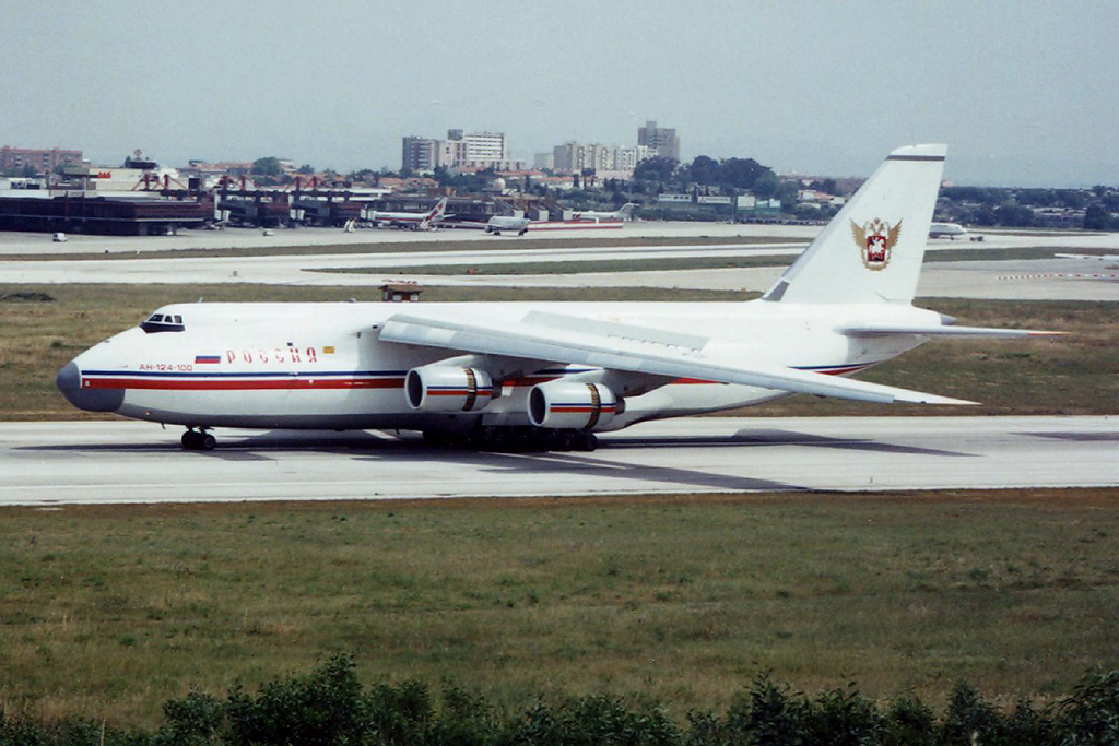 RA-82073 · Antonov An-124-100 Ruslan · (LIS / LPPT)