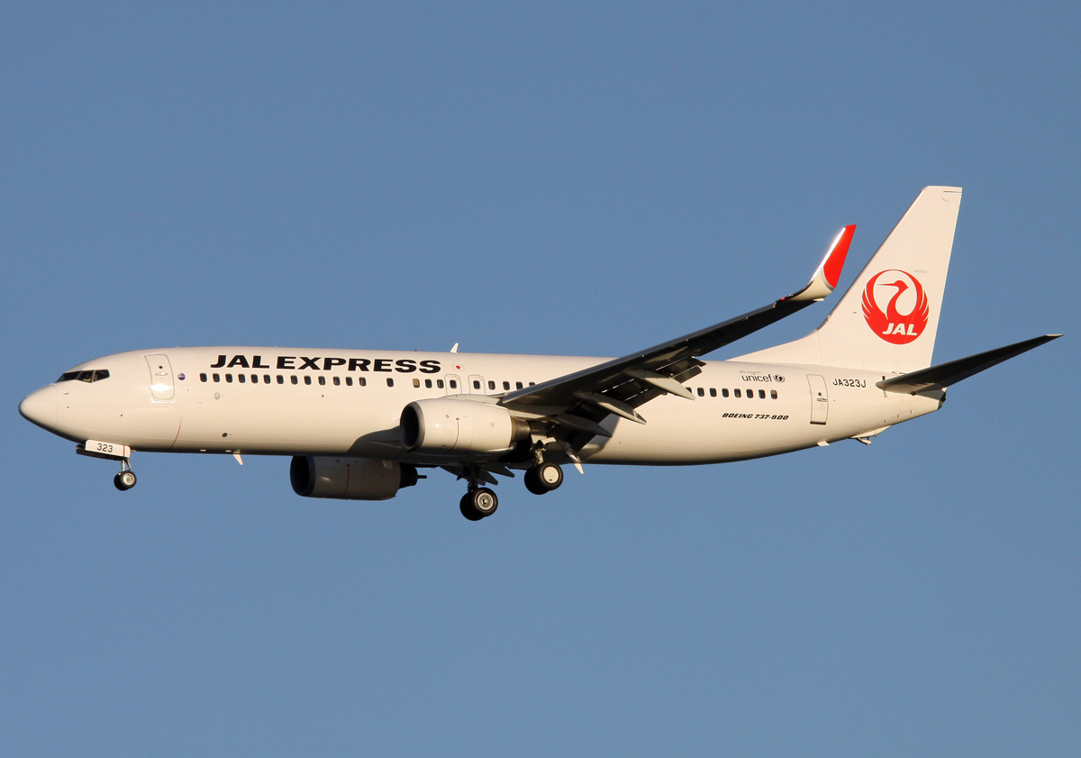 JA323J · Boeing 737-846(WL) · (HND / RJTT)