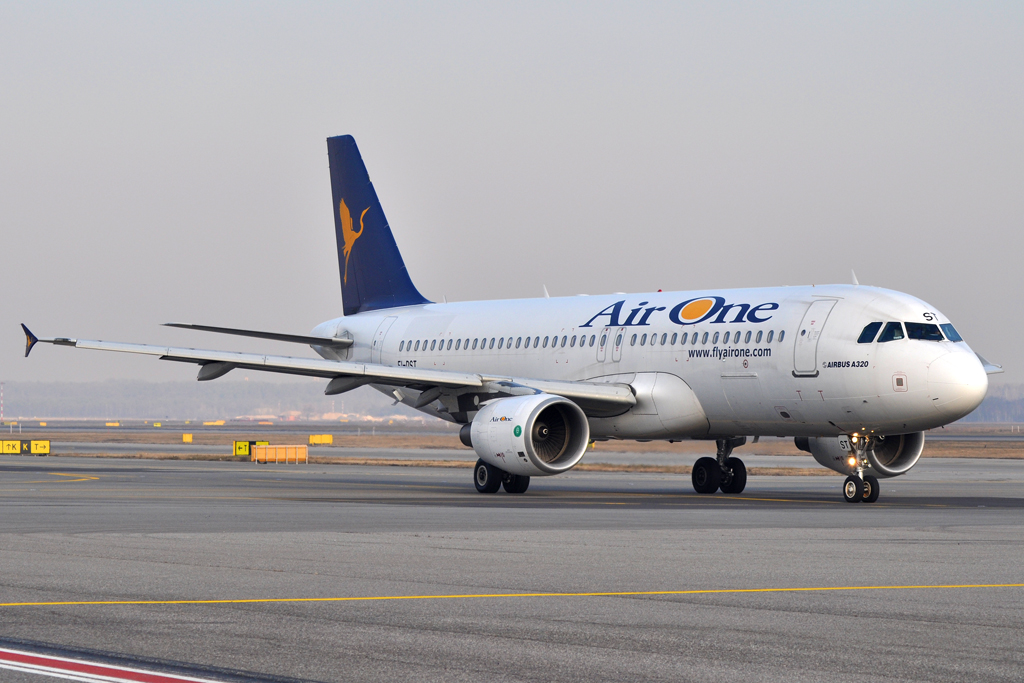 EI-DST · Airbus A320-216 · (MXP / LIMC)