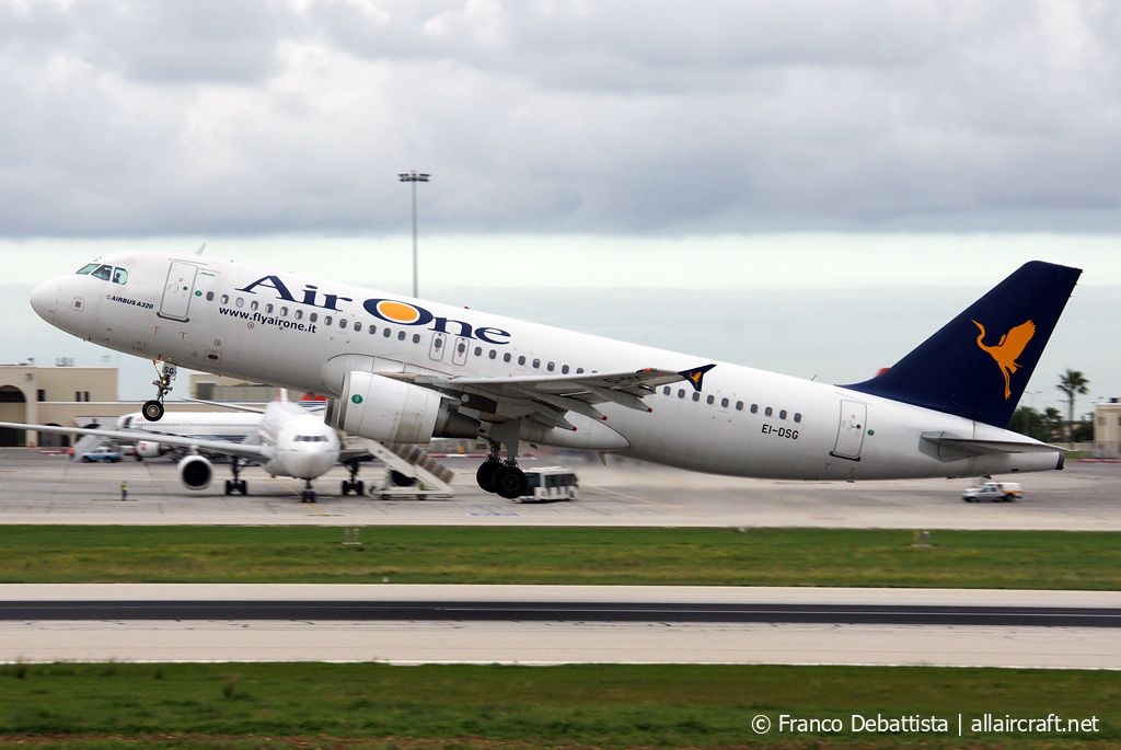 EI-DSG · Airbus A320-216 · (MLA / LMML)