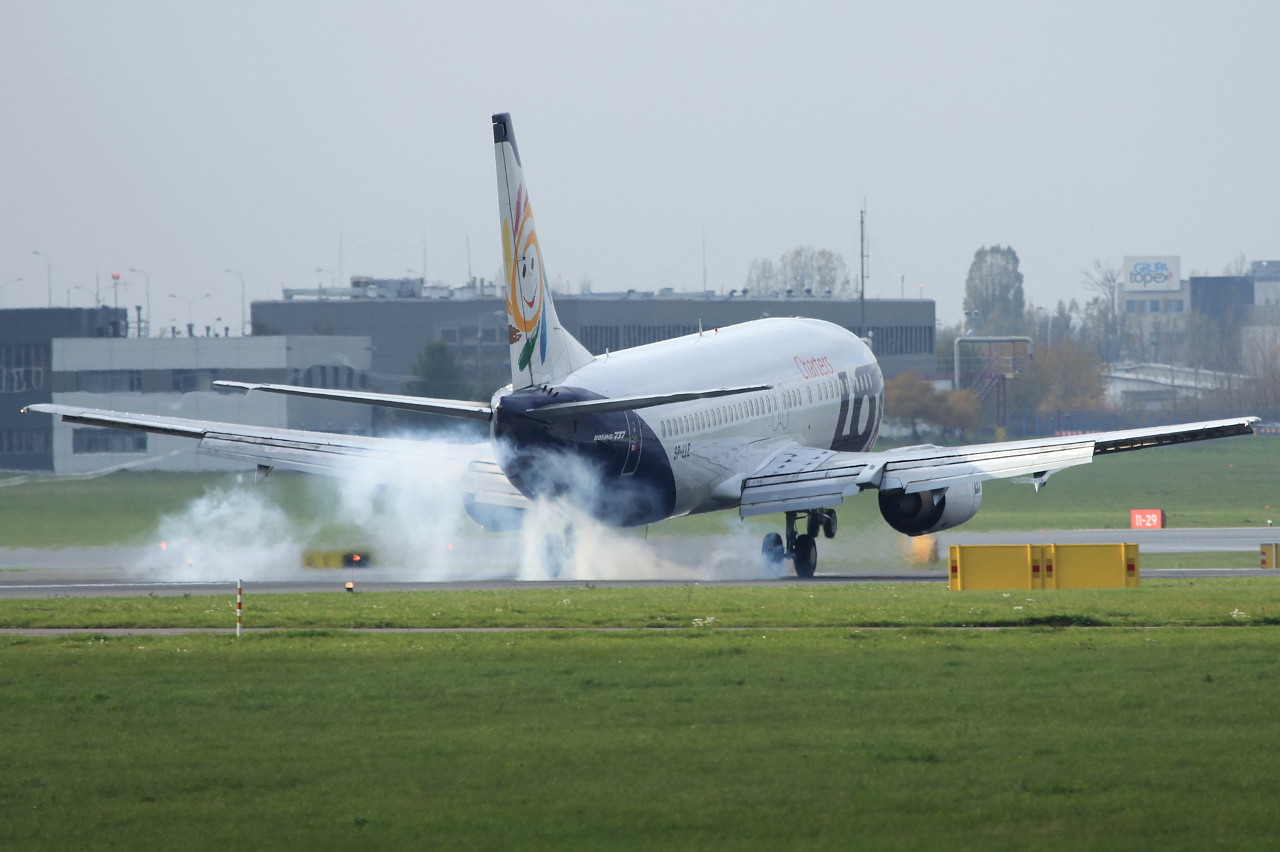 SP-LLE · Boeing 737-45D · (WAW / EPWA)