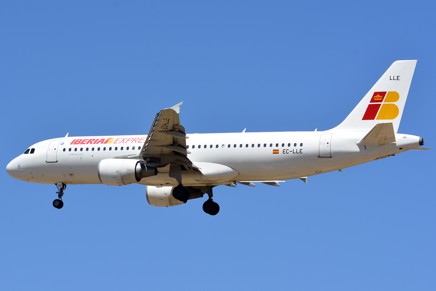 EC-LLE · Airbus A320-214 · (PMI / LEPA / LESJ)
