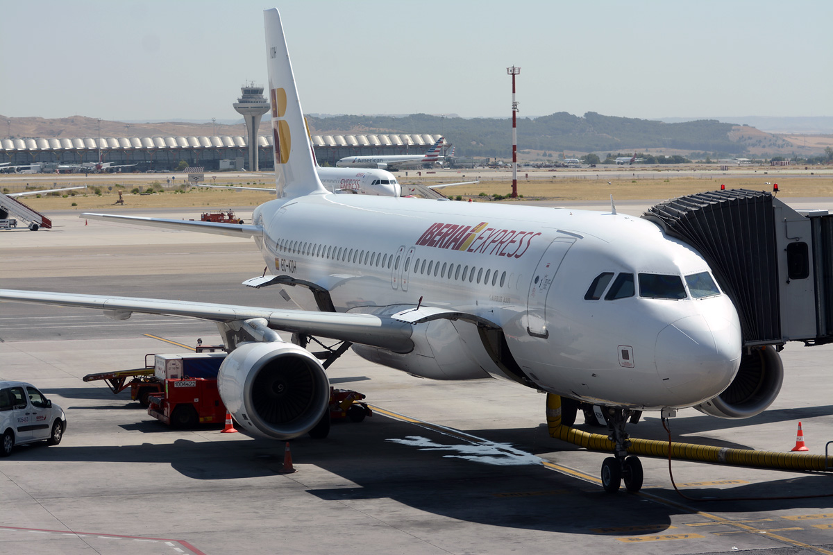 EC-KOH · Airbus A320-214 · (MAD / LEMD)
