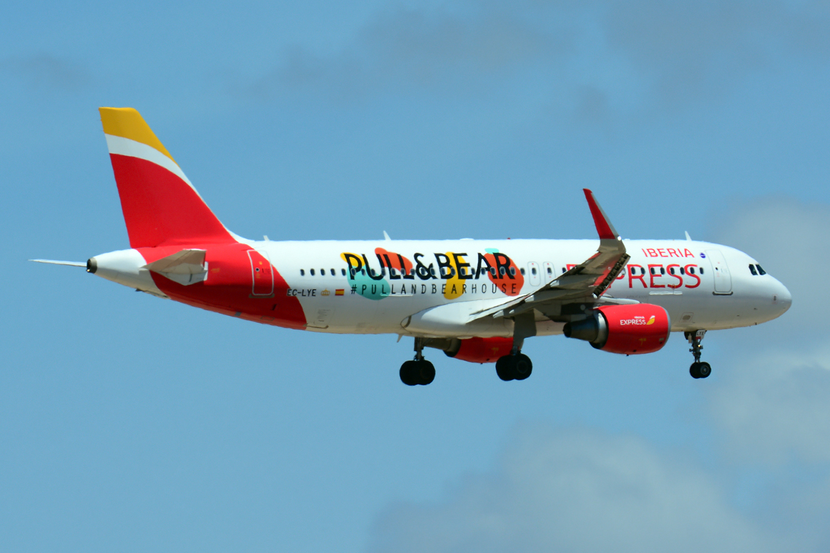 EC-LYE · Airbus A320-216(WL) · (LPA / GCLP)
