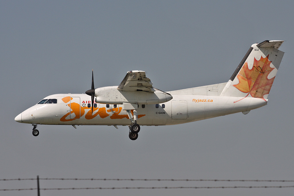 C-GION · Bombardier Dash 8-102 · (YYZ / CYYZ)