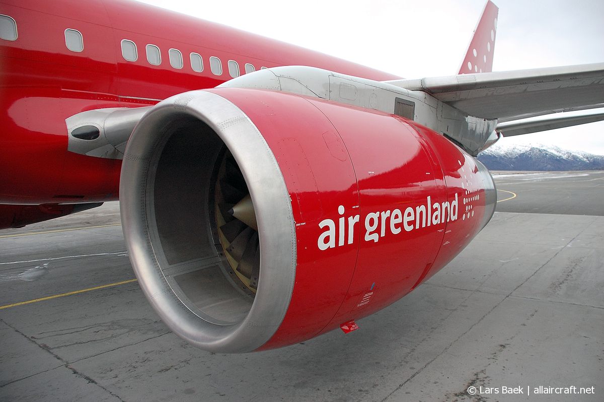 OY-GRL · Boeing 757-236 · (UAK / BGBW)