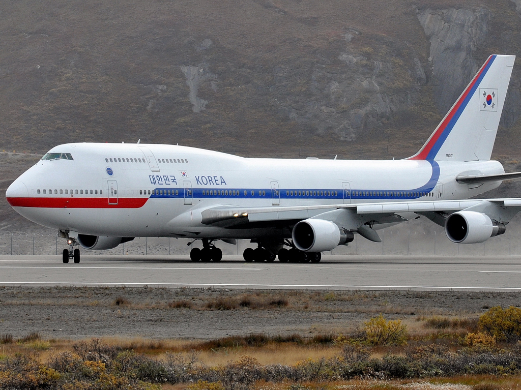 10001 · Boeing 747-4B5 · (SFJ / BGSF)