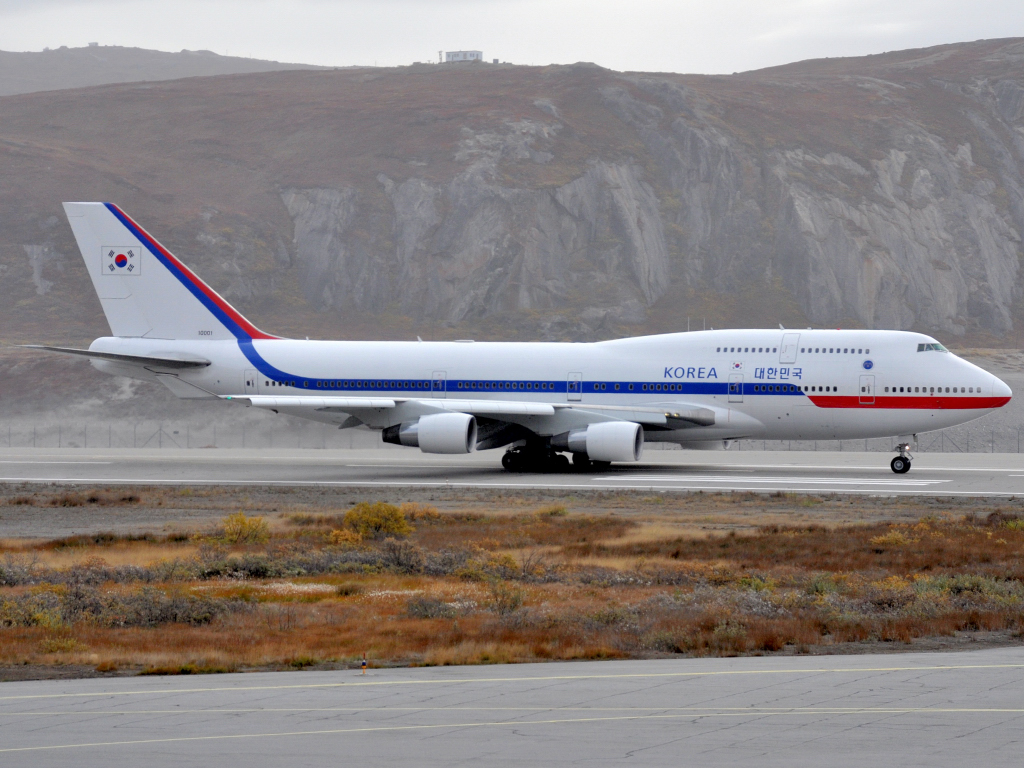 10001 · Boeing 747-4B5 · (SFJ / BGSF)