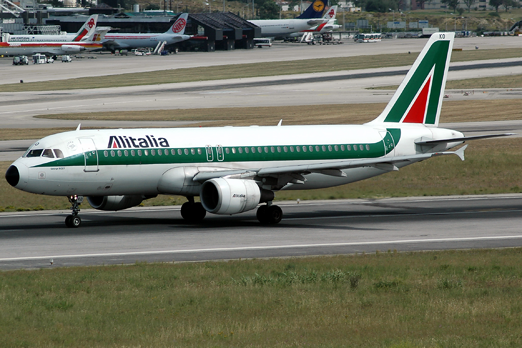 I-BIKO · Airbus A320-214 · (LIS / LPPT)