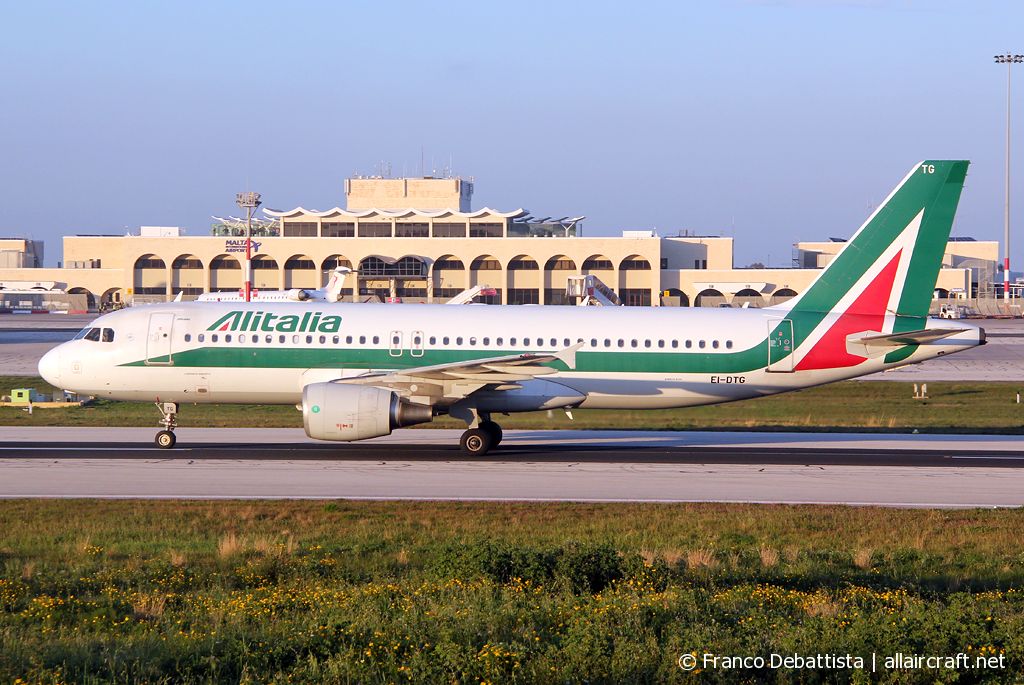 EI-DTG · Airbus A320-216 · (MLA / LMML)