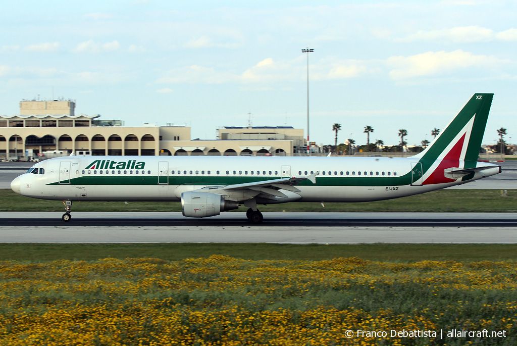 EI-IXZ · Airbus A321-112 · (MLA / LMML)