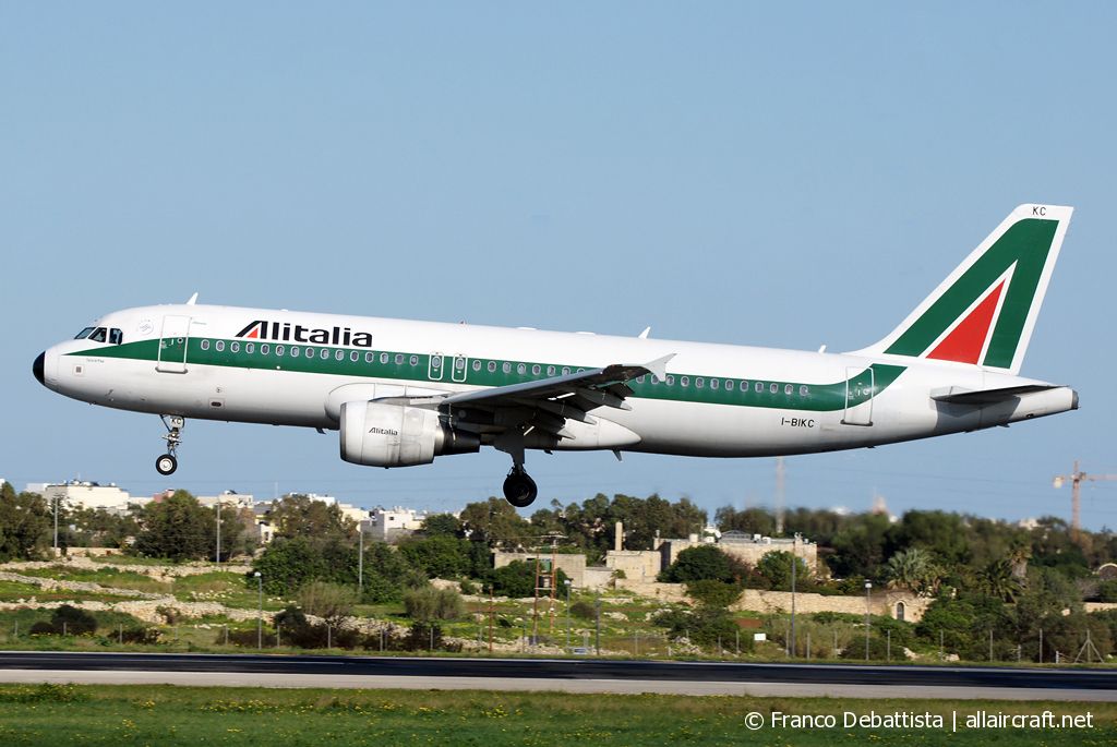 I-BIKC · Airbus A320-214 · (MLA / LMML)