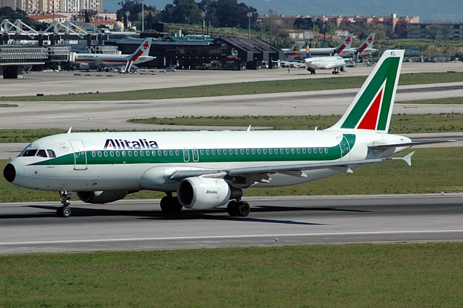 I-BIKL · Airbus A320-214 · (LIS / LPPT)