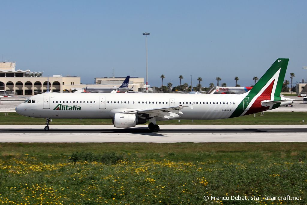 I-BIXP · Airbus A321-112 · (MLA / LMML)
