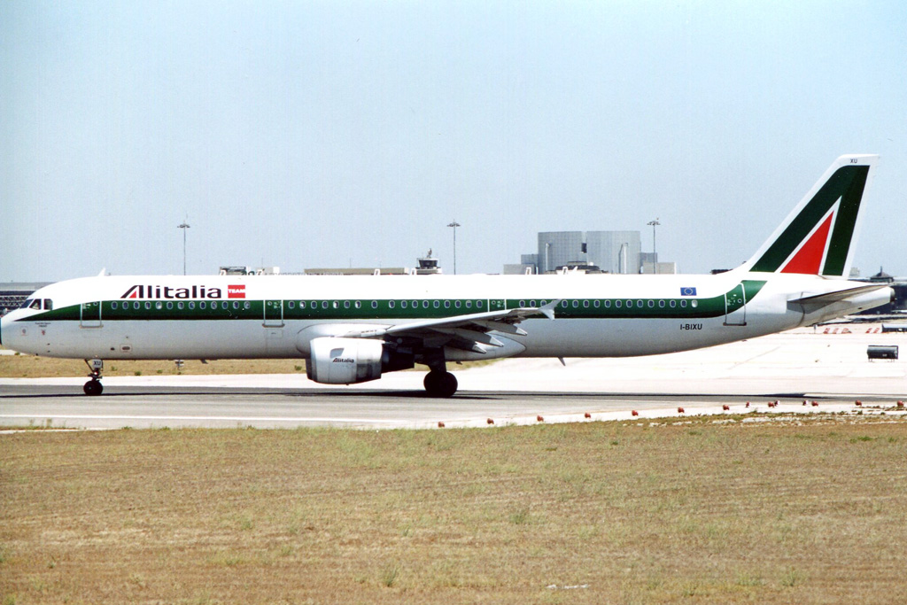 I-BIXU · Airbus A321-111 · (LIS / LPPT)
