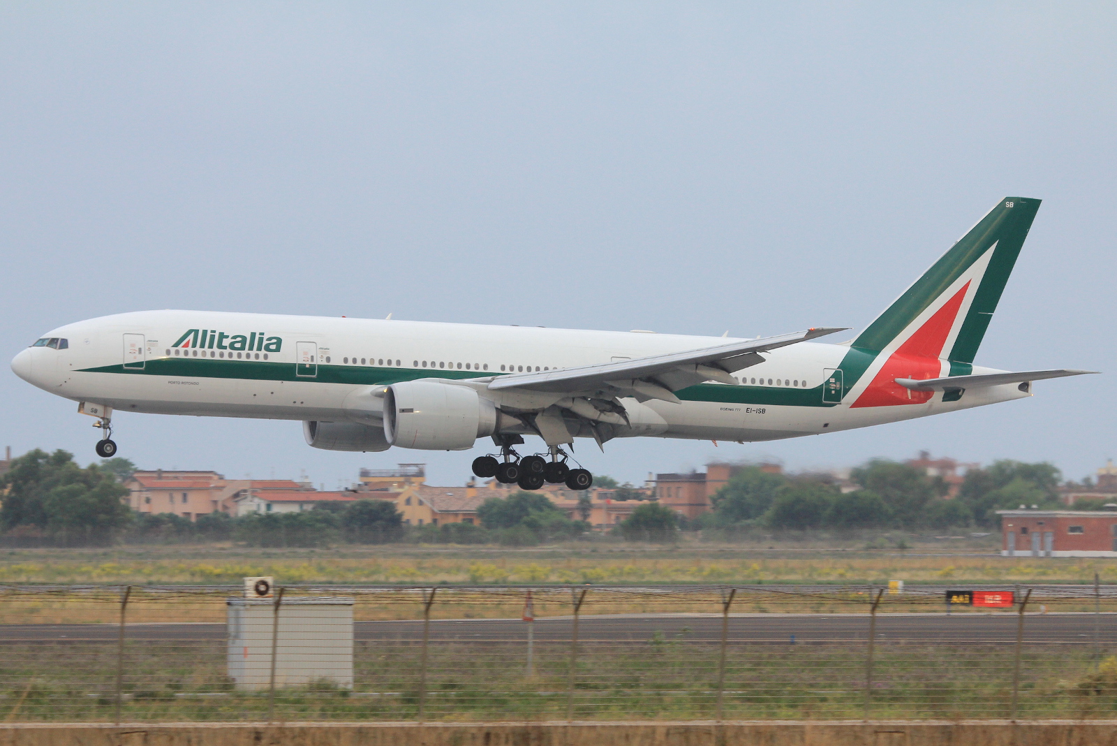 EI-ISB · Boeing 777-243(ER) · (FCO / LIRF)