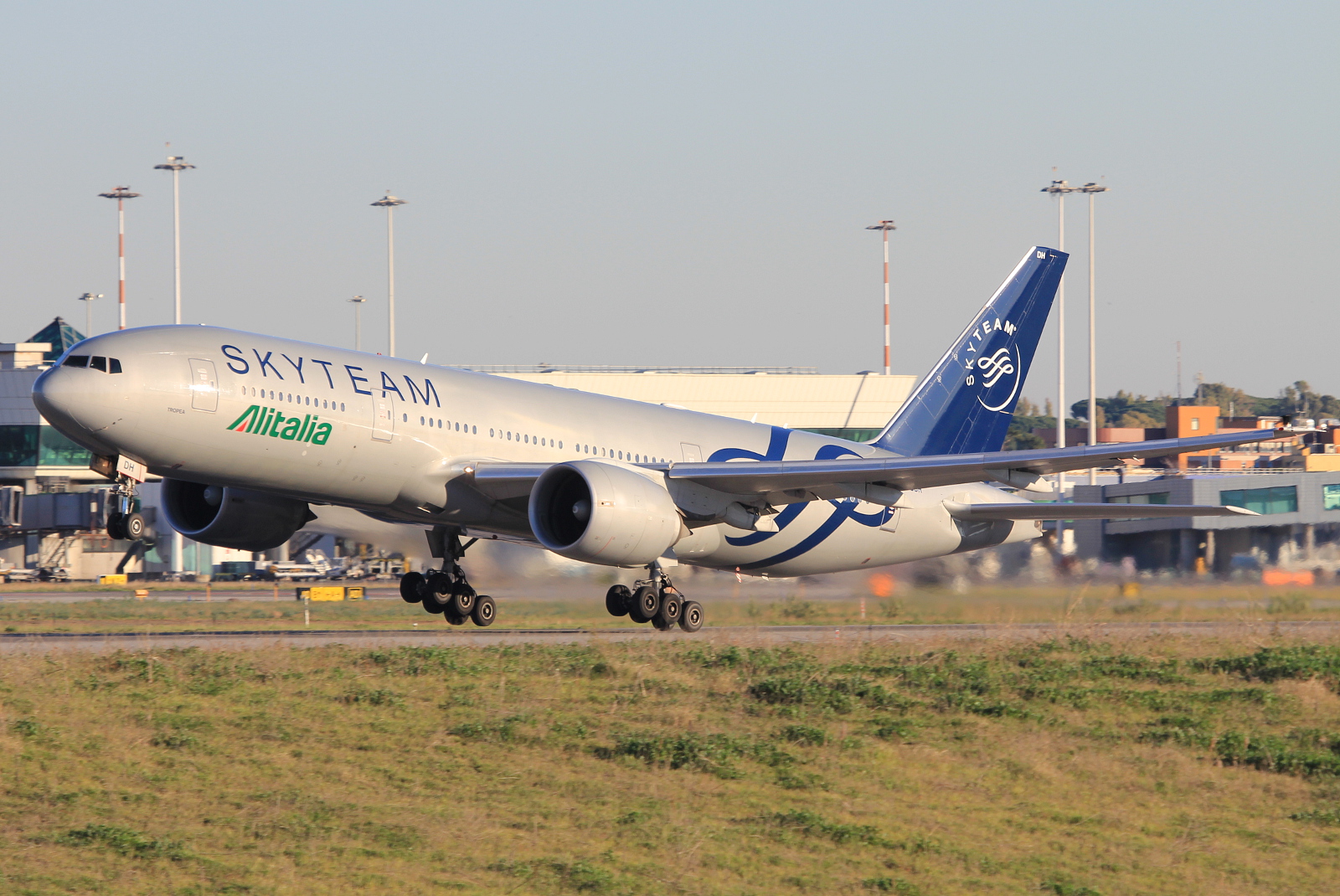 EI-DDH · Boeing 777-243/ER · (FCO / LIRF)
