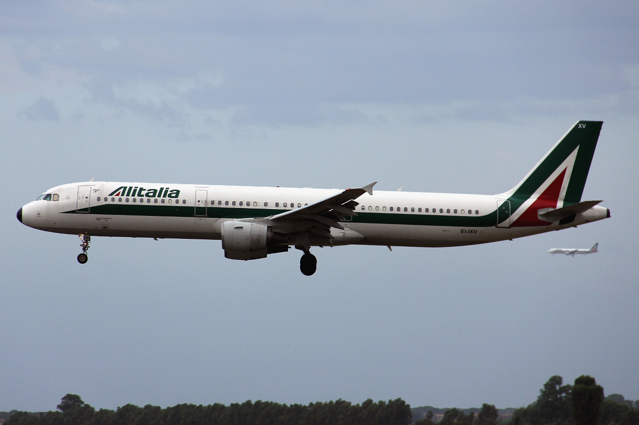 EI-IXV · Airbus A321-112 · (FCO / LIRF)