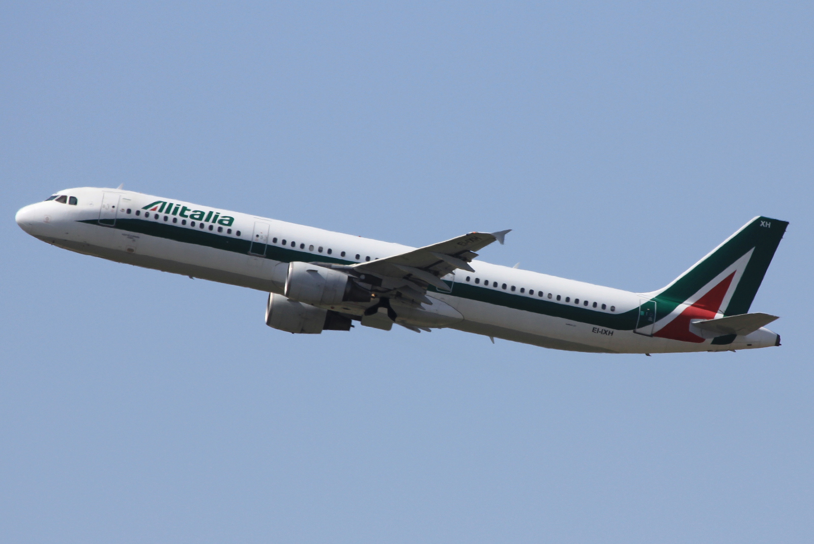 EI-IXH · Airbus A321-112 · (FCO / LIRF)