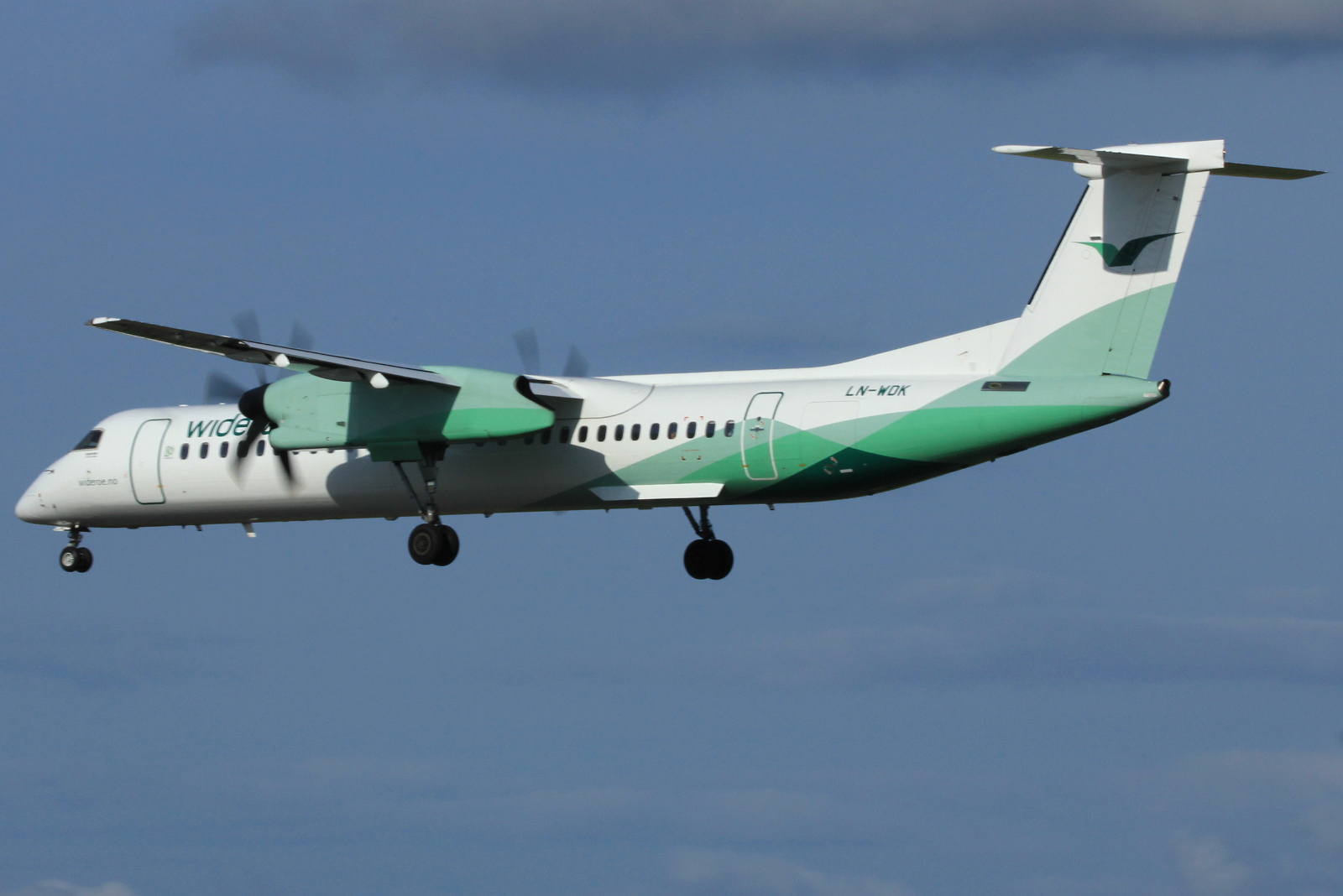LN-WDK · Bombardier Dash 8-Q402 · (SVG / ENZV)