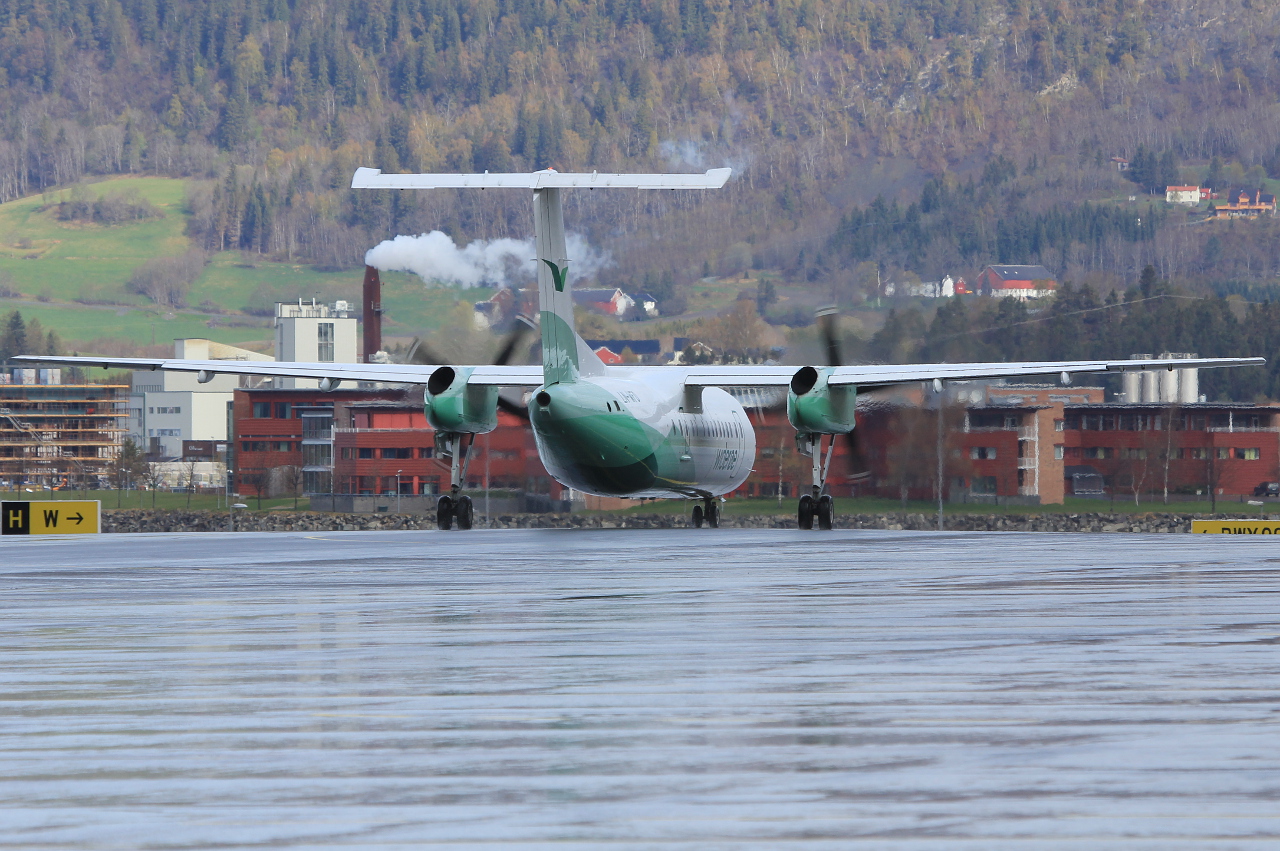 LN-WFD · Bombardier Dash 8-Q311 · (TRD / ENVA)