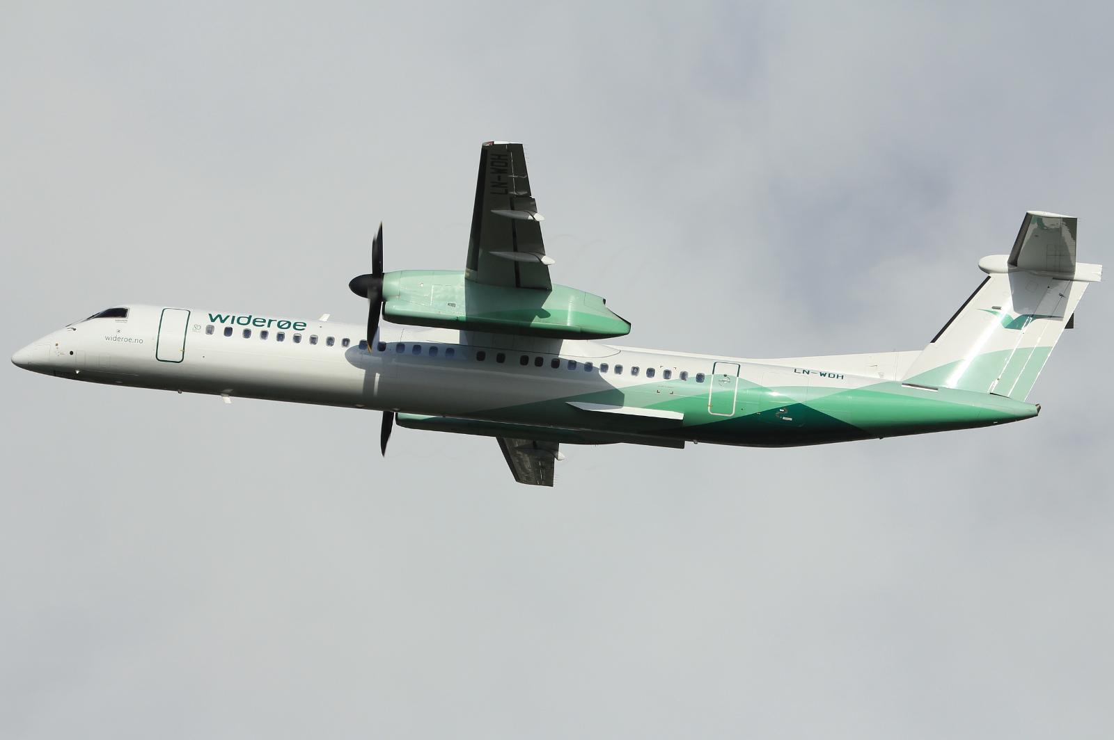LN-WDH · Bombardier Dash 8-Q402 · (SVG / ENZV)