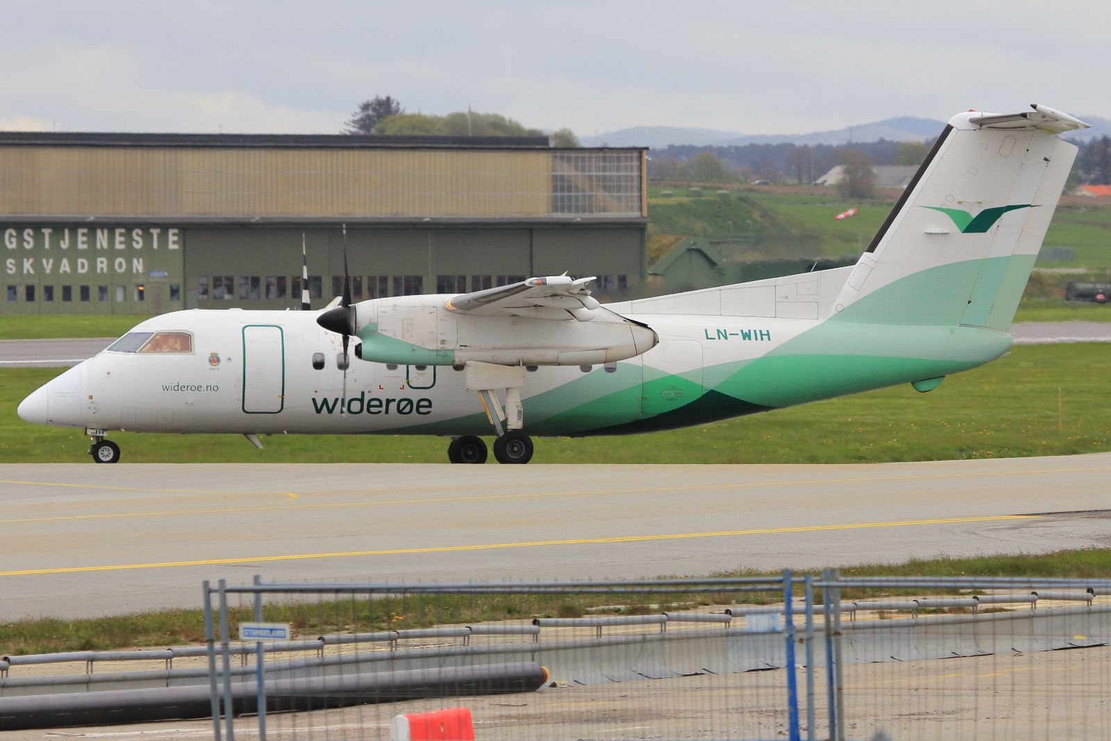 LN-WIH · Bombardier Dash 8-103 · (SVG / ENZV)