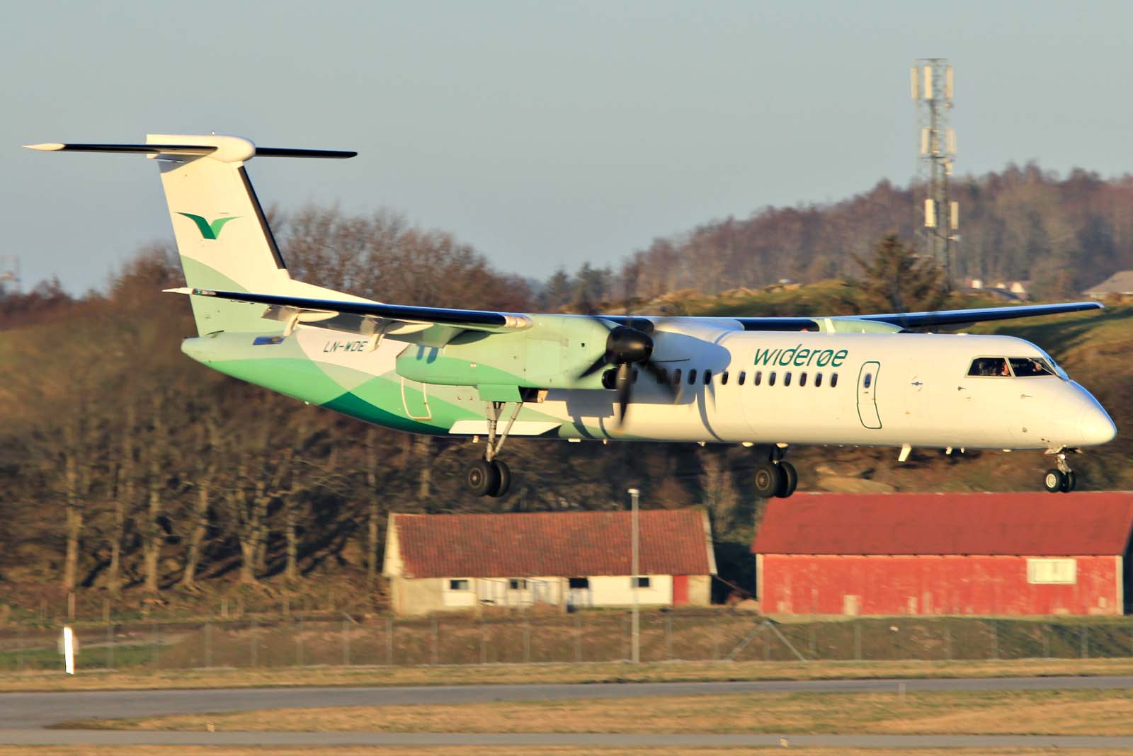 LN-WDE · Bombardier Dash 8-Q402 · (SVG / ENZV)