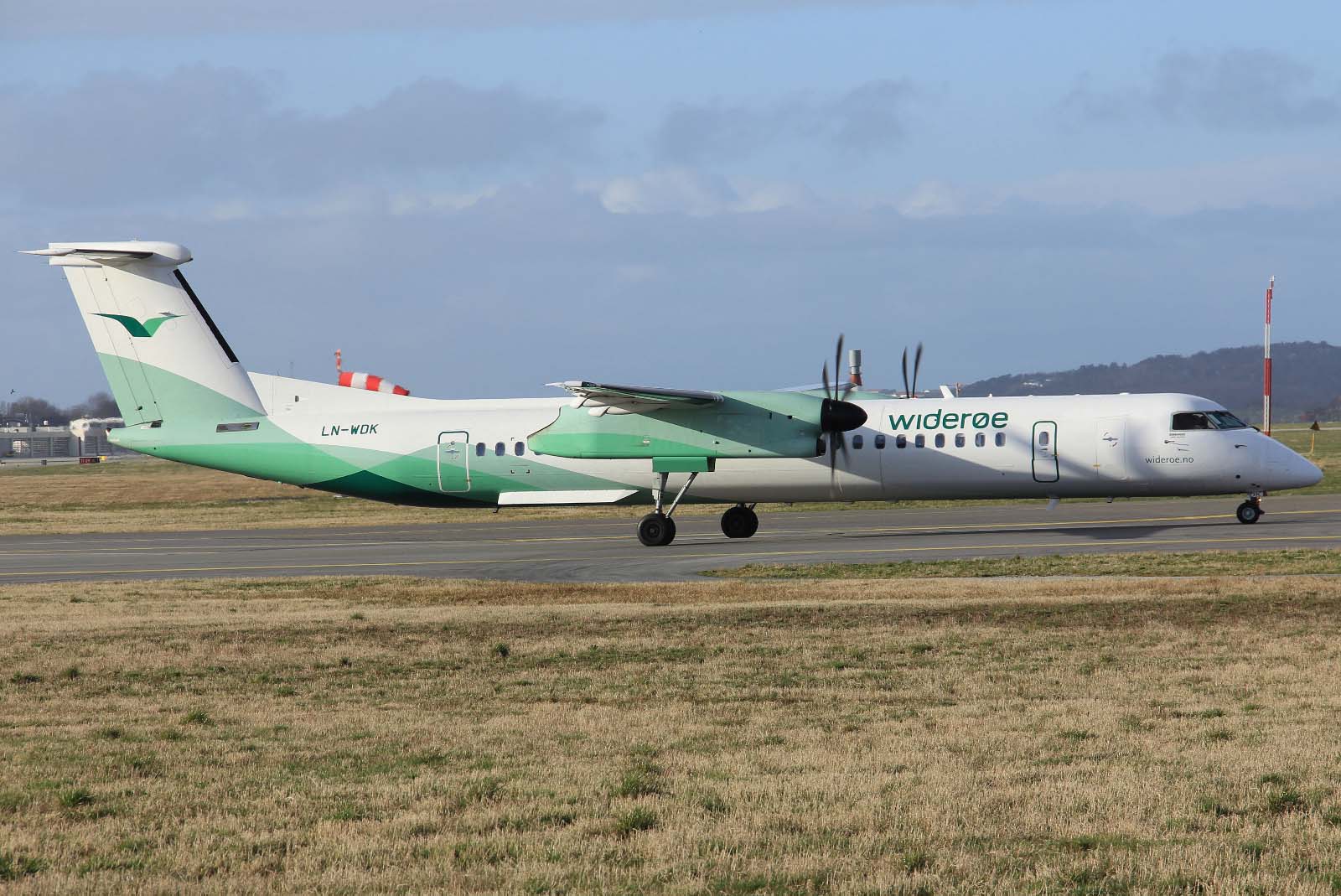 LN-WDK · Bombardier Dash 8-Q402 · (SVG / ENZV)