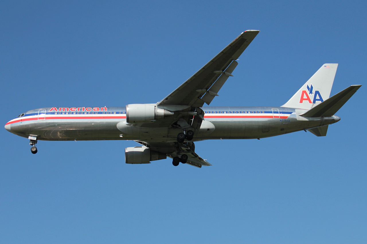N379AA · Boeing 767-323/ER · (FCO / LIRF)