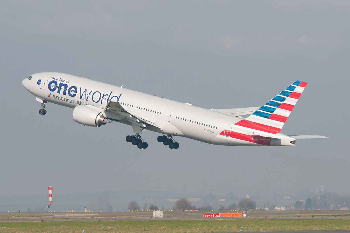 N791AN · Boeing 777-223 · (CDG / LFPG)