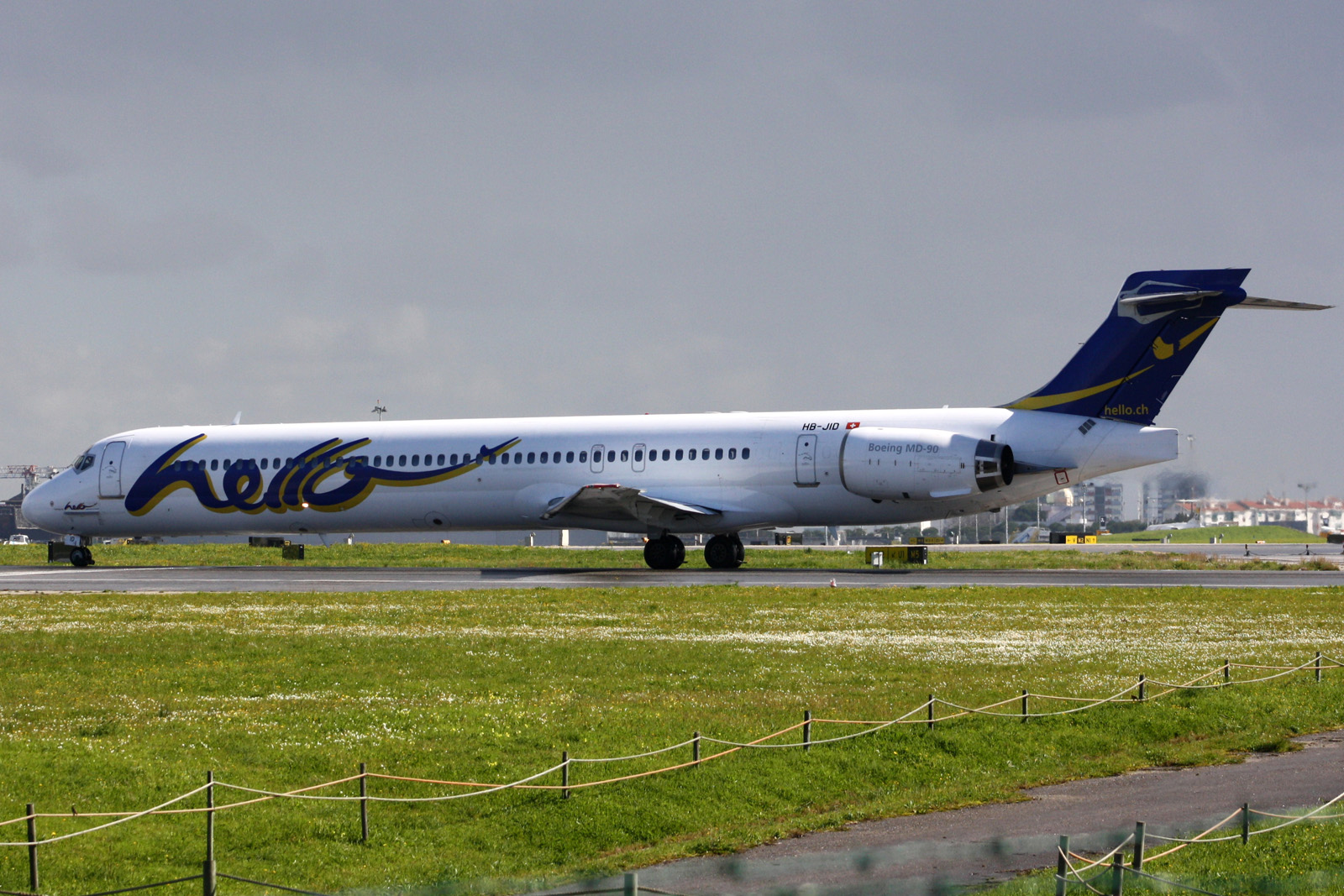 HB-JID · McDonnell Douglas MD-90-30 · (LIS / LPPT)