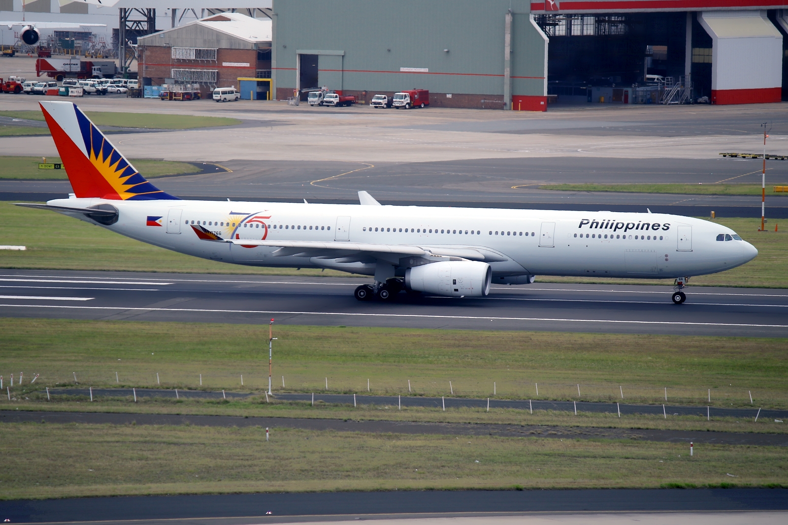 RP-C8766 · Airbus A330-343 · (SYD / YSSY)