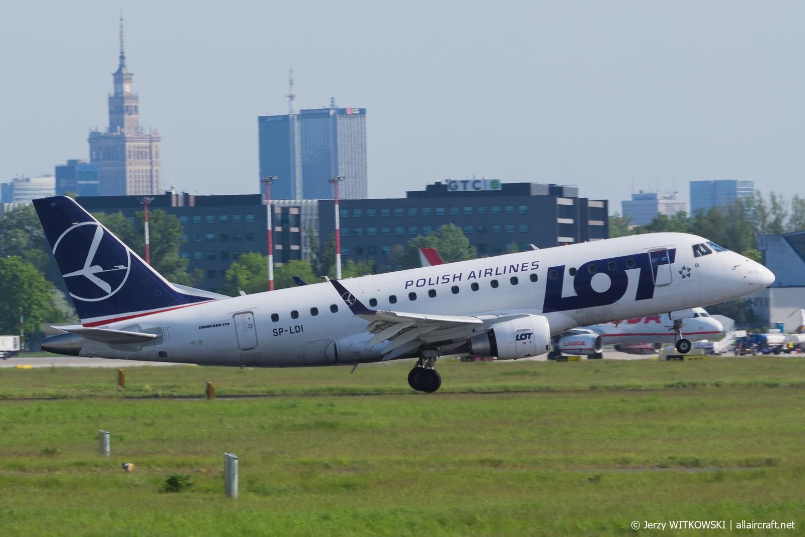 SP-LDI · Embraer 170-100LR · (WAW / EPWA)