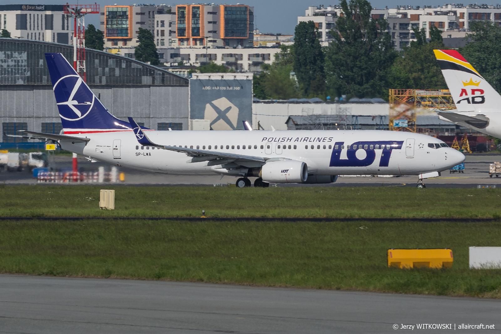 SP-LWA · Boeing 737-89P(WL) · (WAW / EPWA)