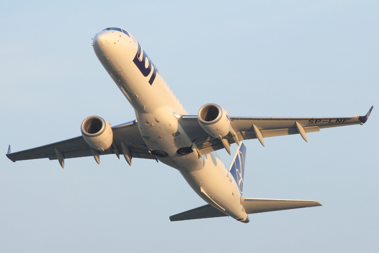 SP-LNF · Embraer 190-200LR · (WAW / EPWA)