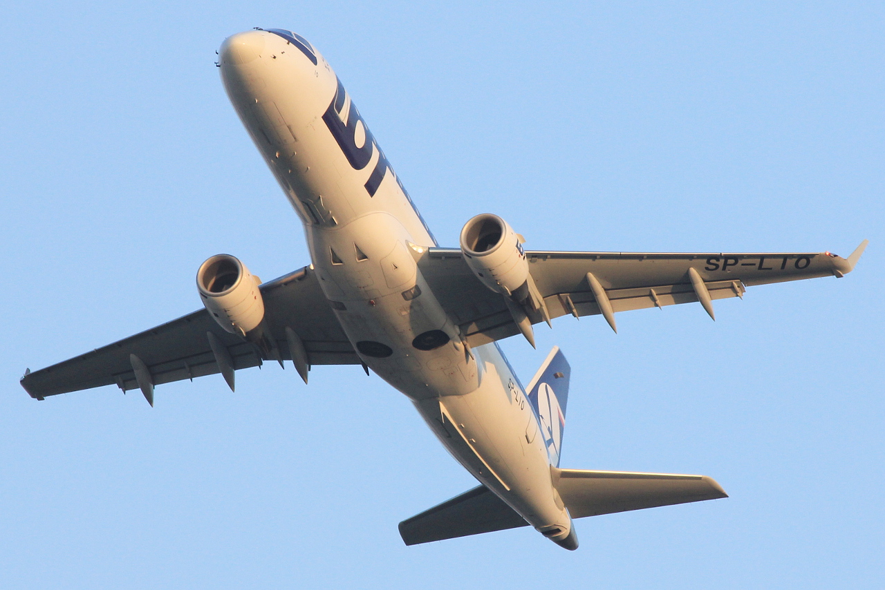 SP-LIO · Embraer 170-200LR · (WAW / EPWA)