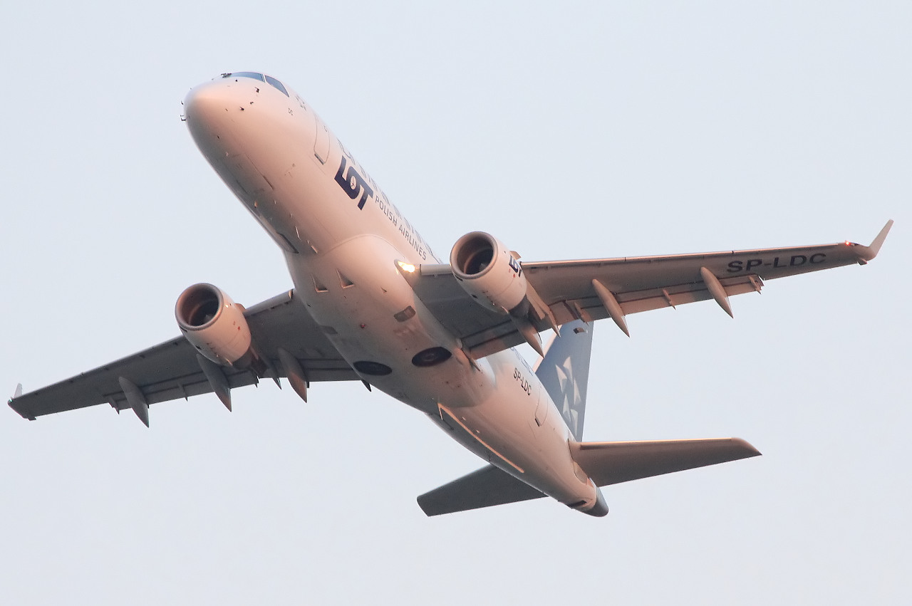 SP-LDC · Embraer 170-100STD · (WAW / EPWA)