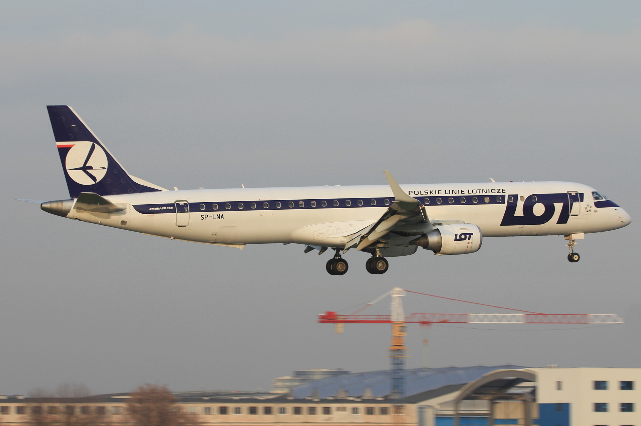 SP-LNA · Embraer 190-200LR · (WAW / EPWA)
