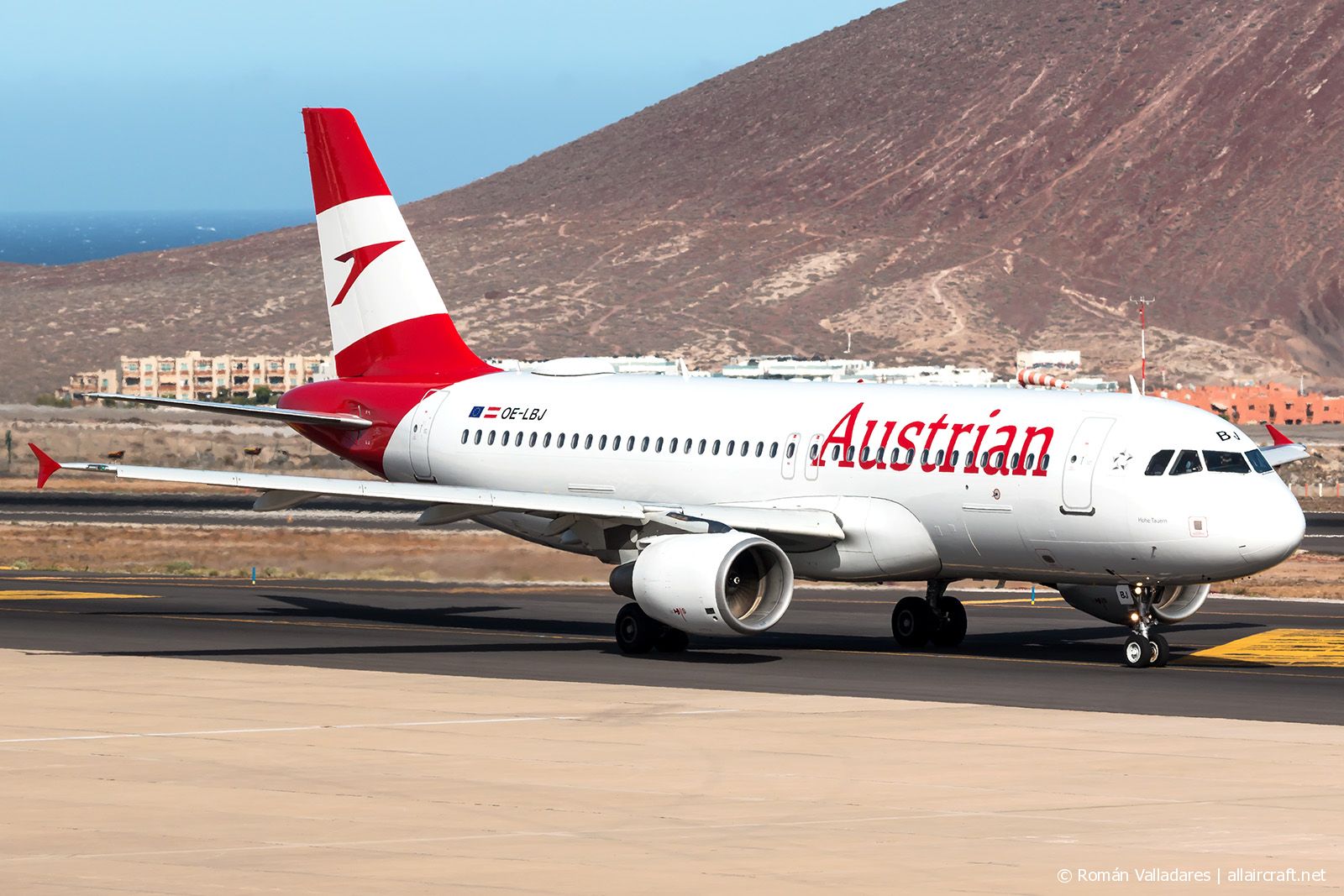 OE-LBJ · Airbus A320-214 · (TFS / GCTS)