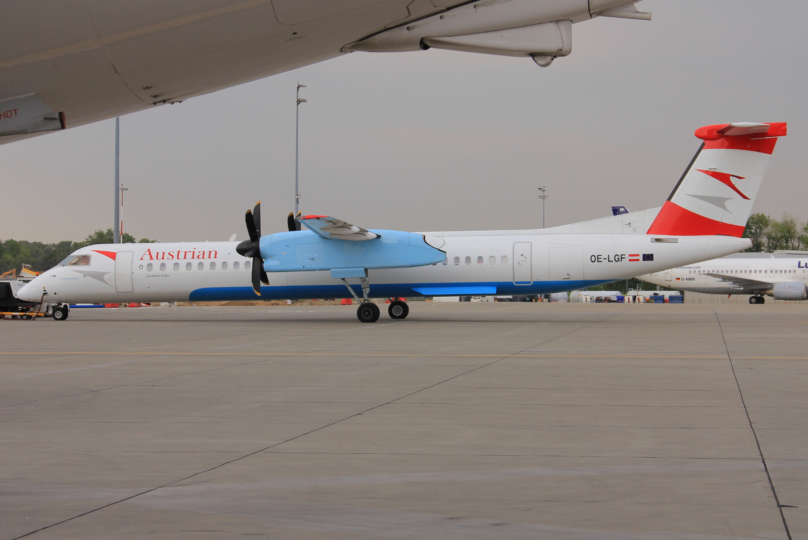OE-LGF · Bombardier Dash 8-Q402 · (KRK / EPKK)