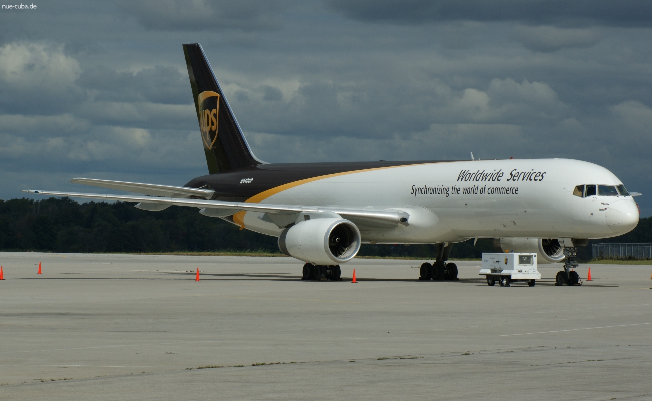 N440UP · Boeing 757-24APF · (YHM / CYHM)