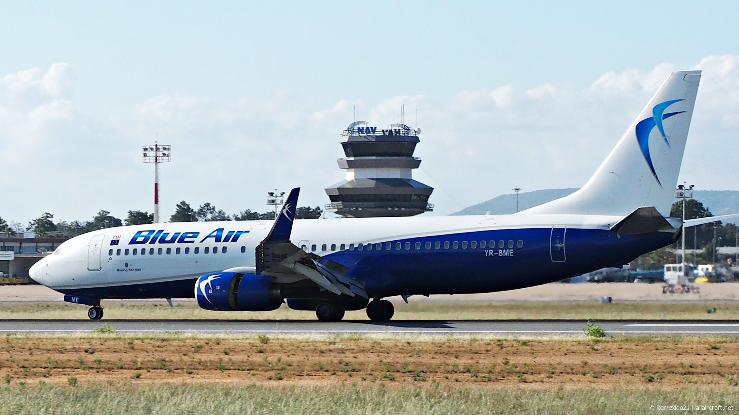 YR-BME · Boeing 737-86N(WL) · (FAO / LPFR)