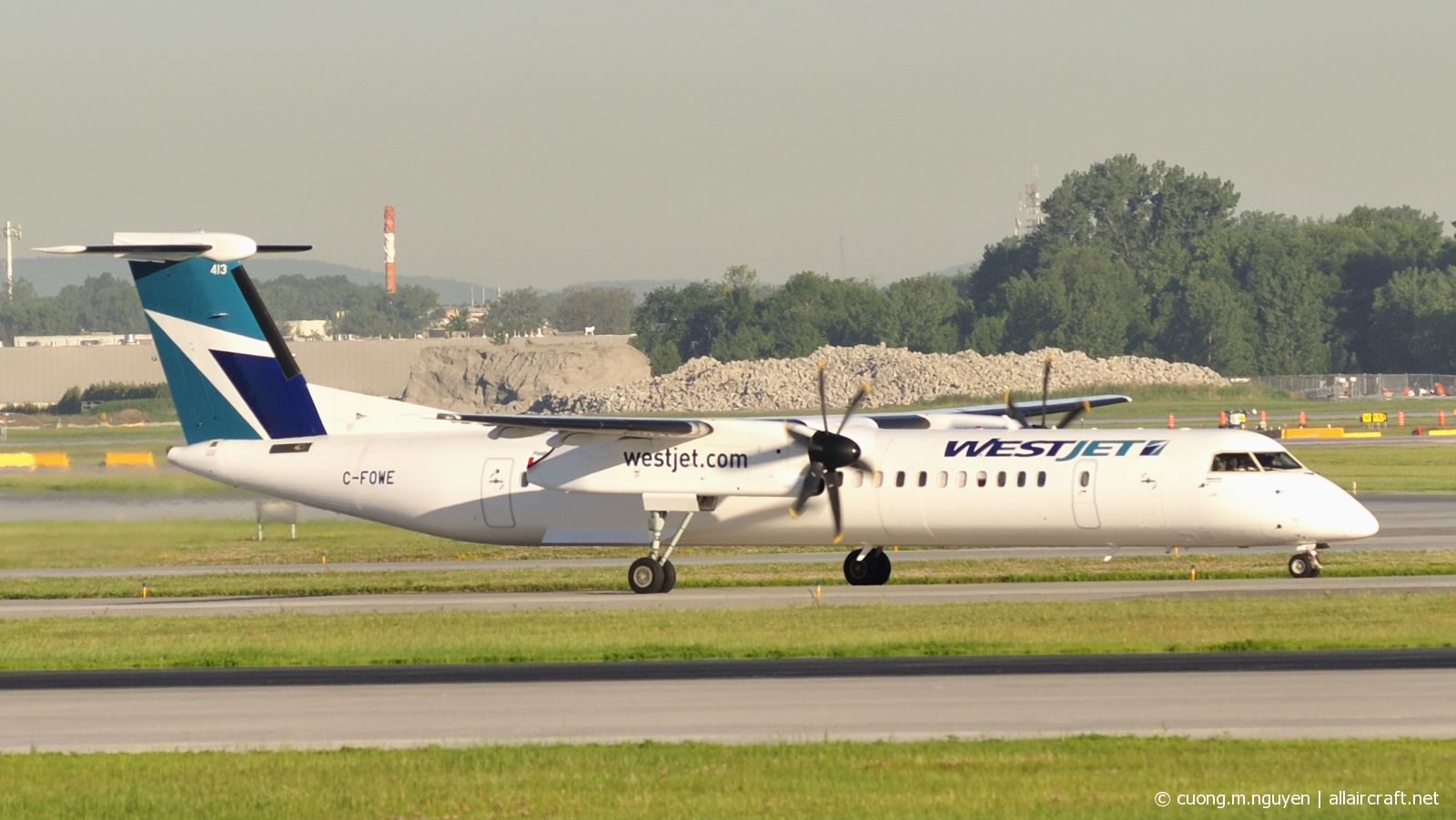 C-FOWE · Bombardier Dash 8-Q402 · (YUL / CYUL)