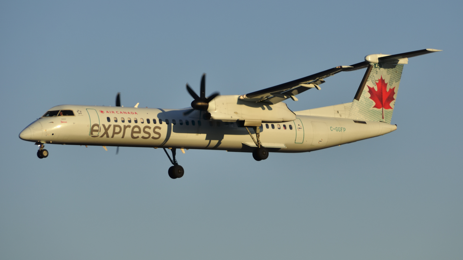 C-GGFP · Bombardier Dash 8-Q402 · (YYZ / CYYZ)